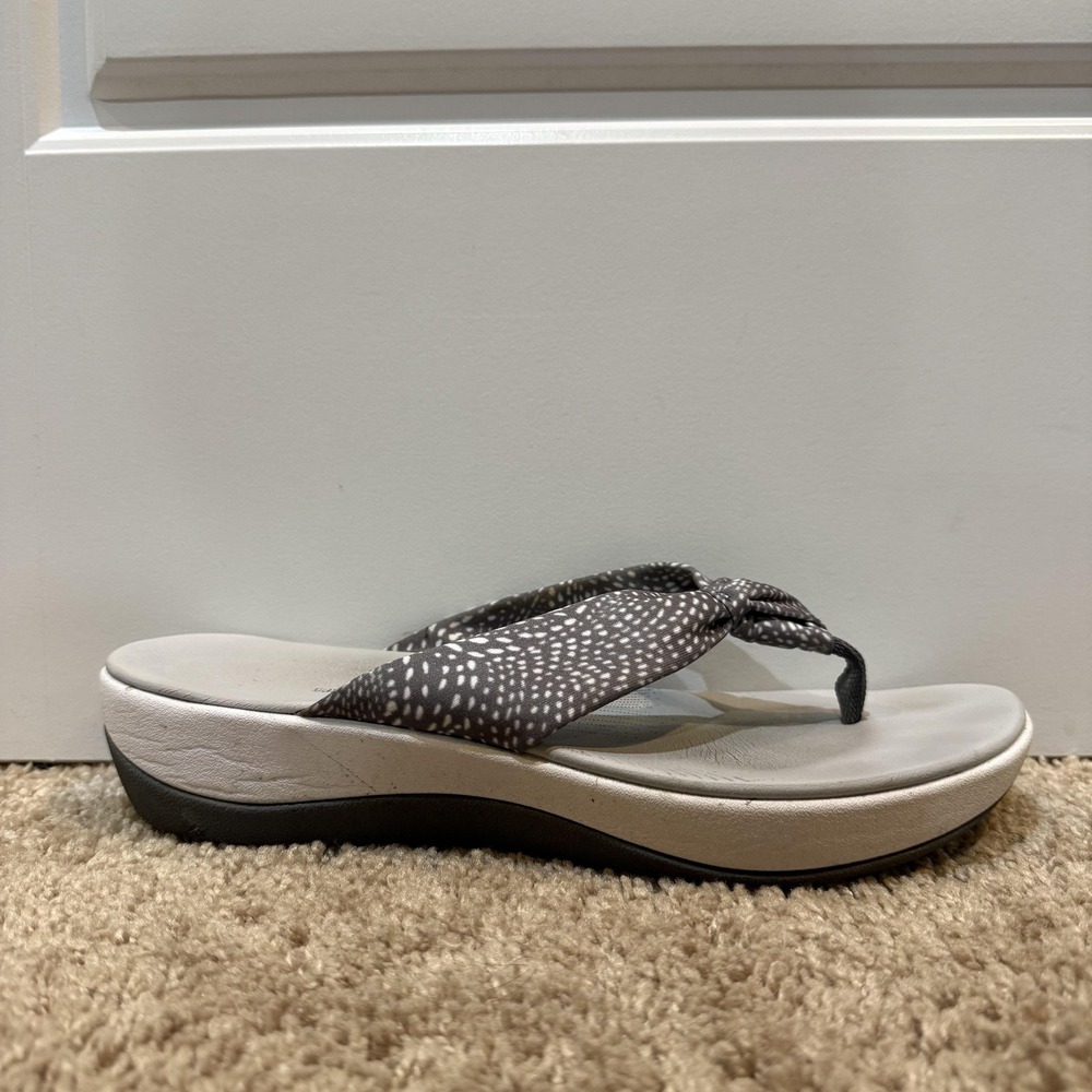 Clarks Sandals Shoes Womens Size 10 Gray Unstructured Thong Flip Flop Comfort